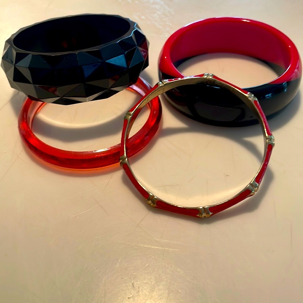 Stack of 4 bracelets - black and red toned